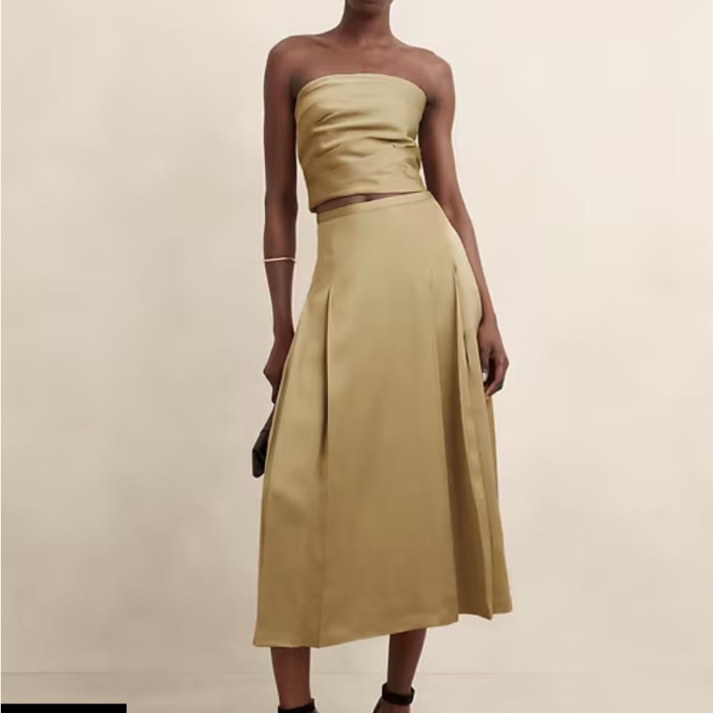 Elegant Tan Strapless Dress